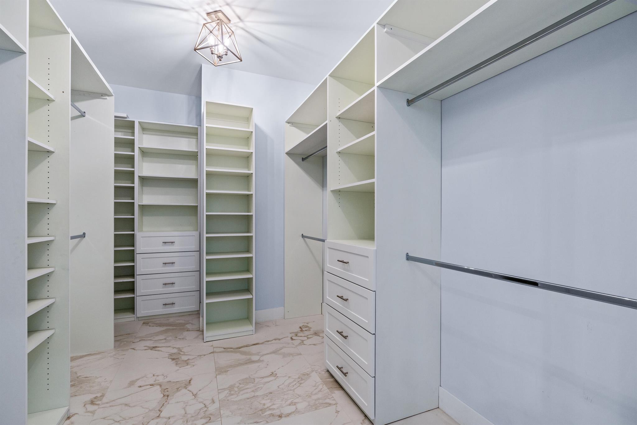 EDGEWATER - Residential