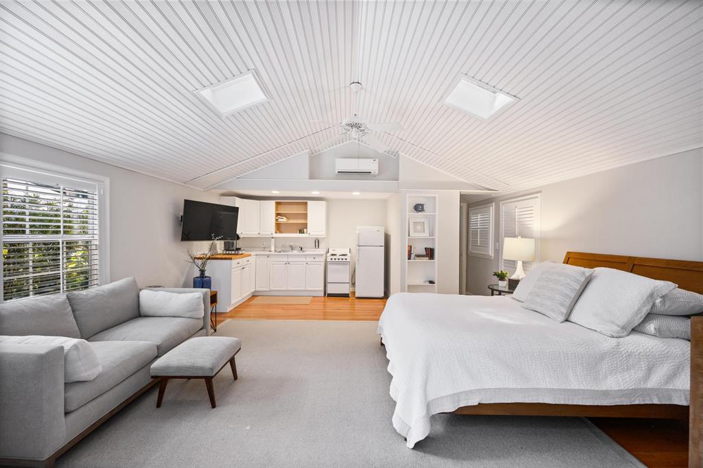 HOFMAN VILLAGE IN - Residential