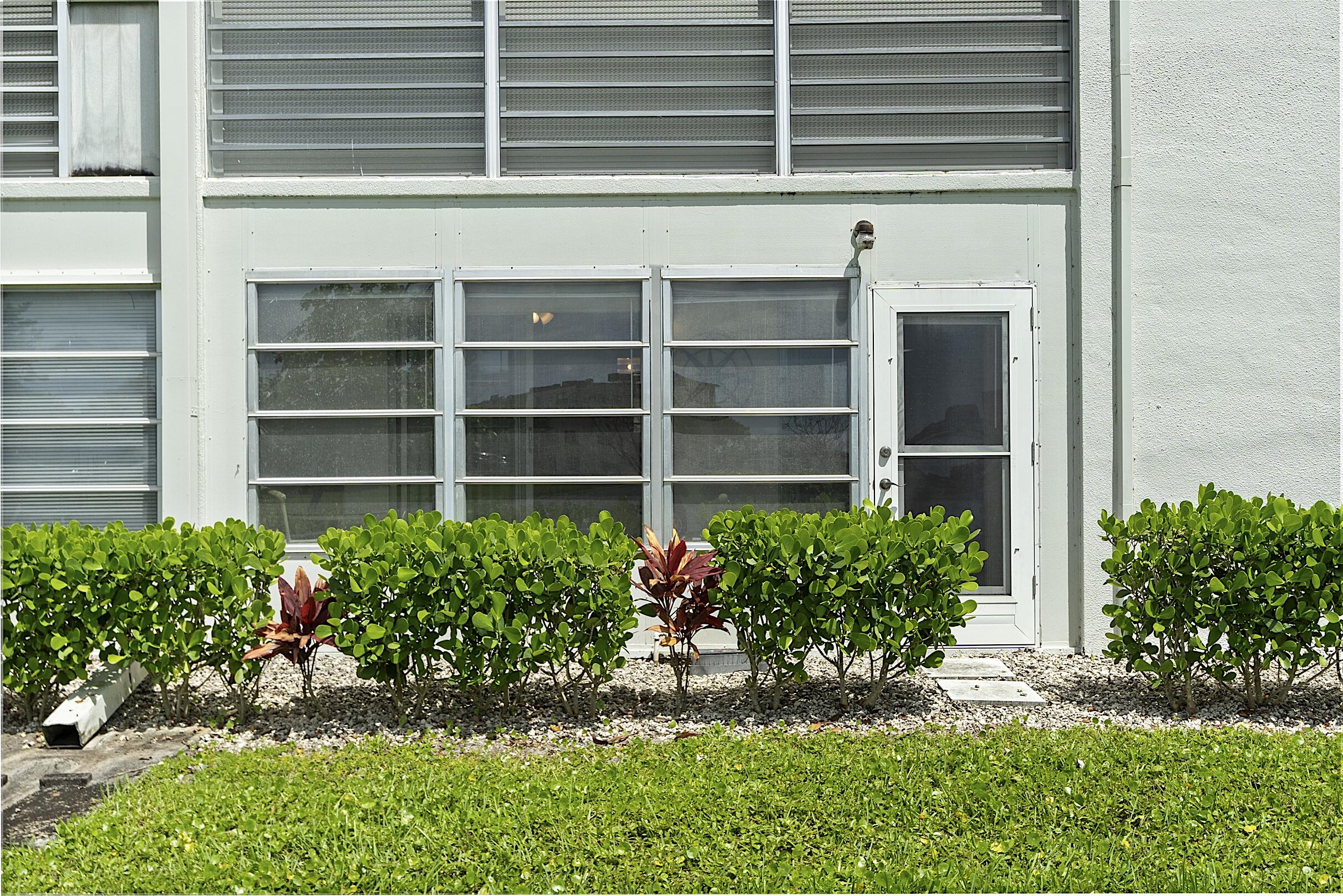 LINCOLN AT CENTURY VILLAGE CONDO - Residential Lease
