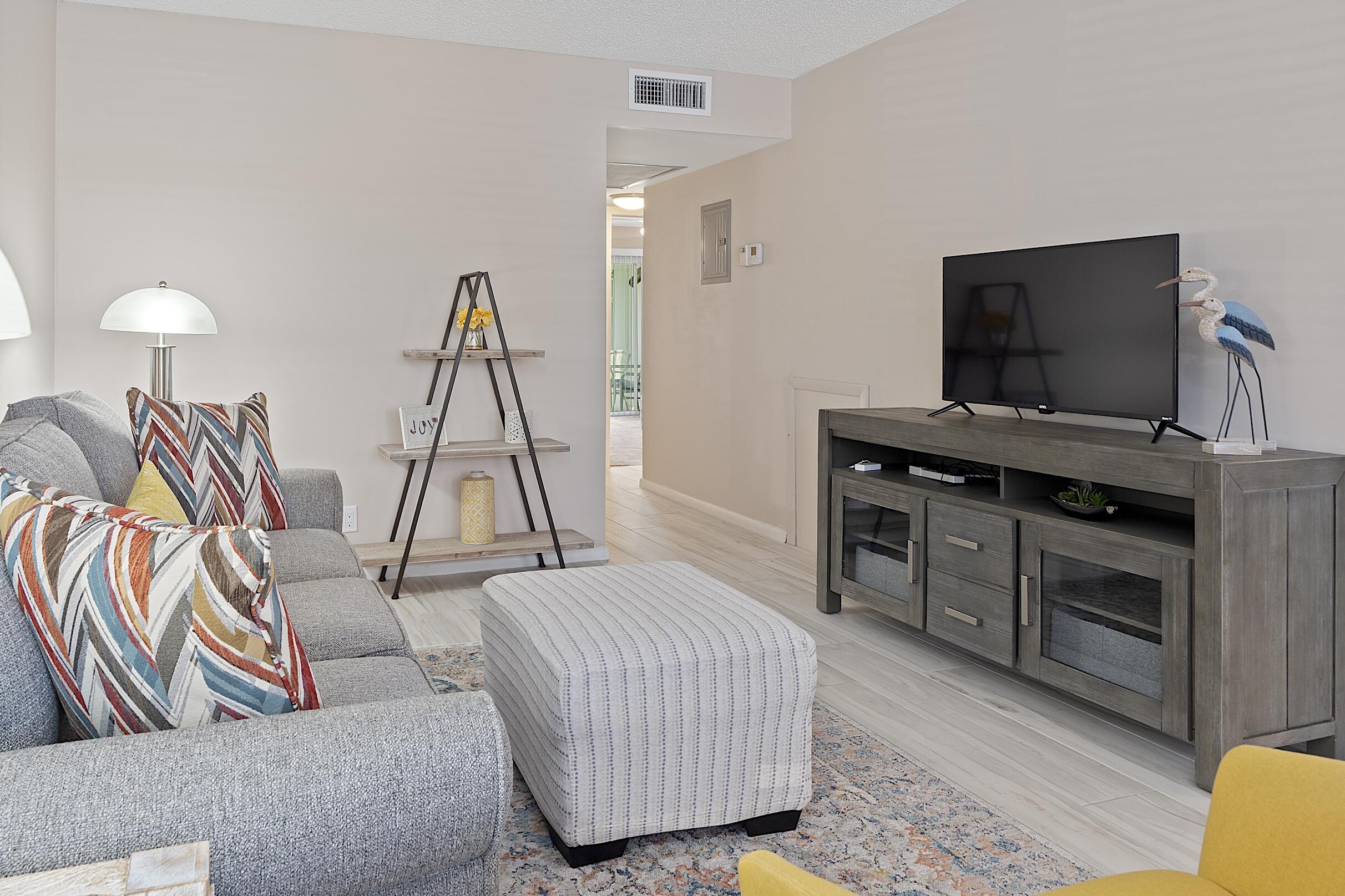LINCOLN AT CENTURY VILLAGE CONDO - Residential Lease