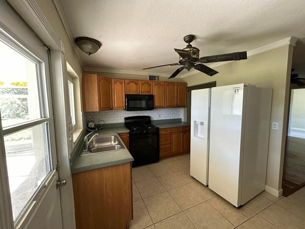 Photo of 166 S Entrada Avenue, Port Saint Lucie, FL 34952 (MLS # R11150941)