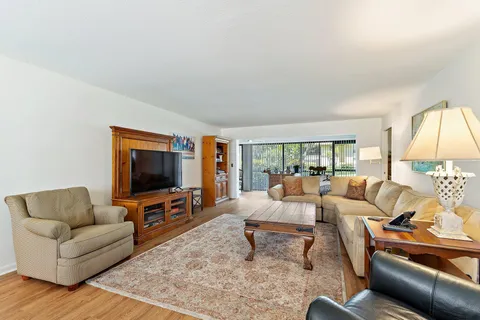 22 SE Turtle Creek Drive Unit B, Jupiter, FL MLS: R11088479