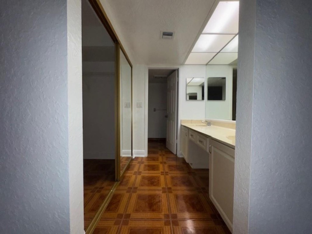 Fairway Lake 110-22 B - Residential Lease