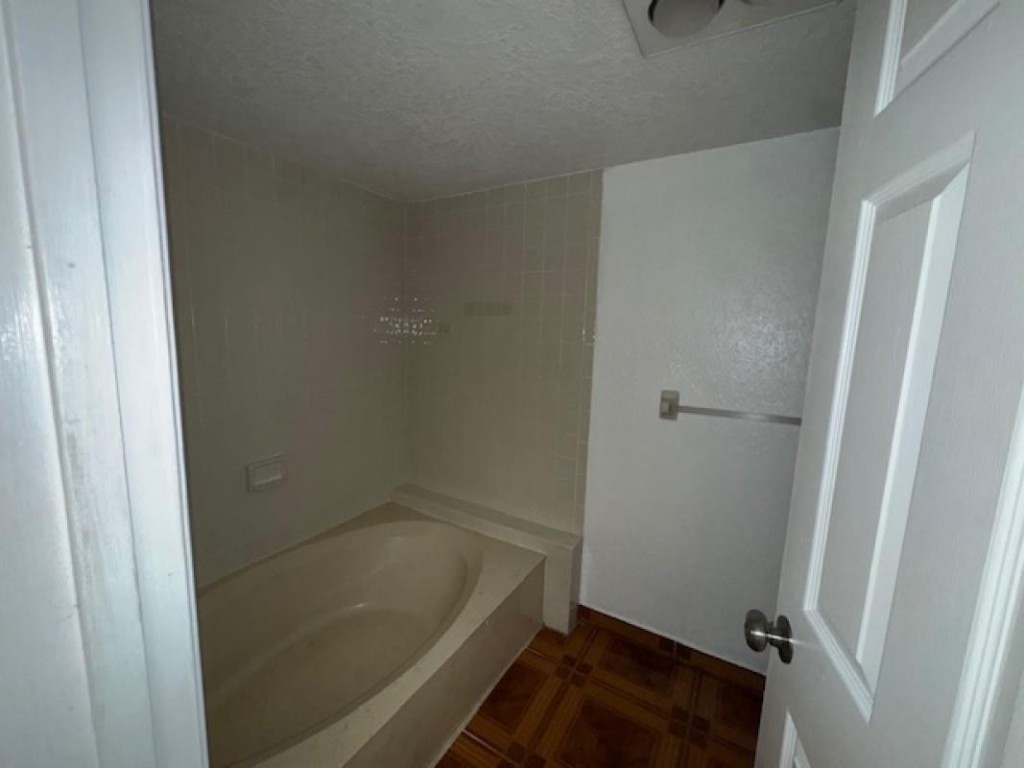 Fairway Lake 110-22 B - Residential Lease