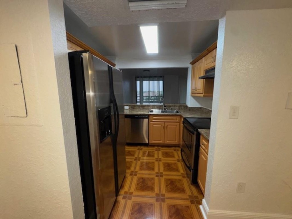 Fairway Lake 110-22 B - Residential Lease