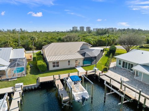 A home in Hutchinson Island