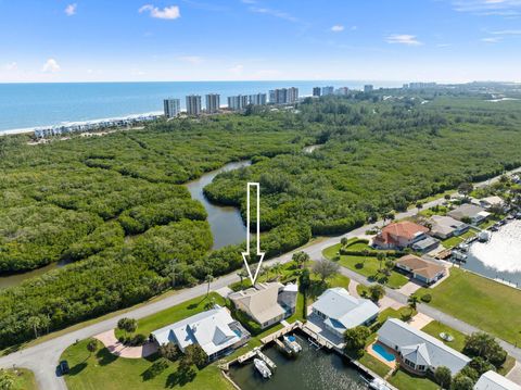 A home in Hutchinson Island