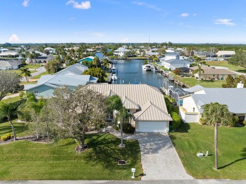 A home in Hutchinson Island