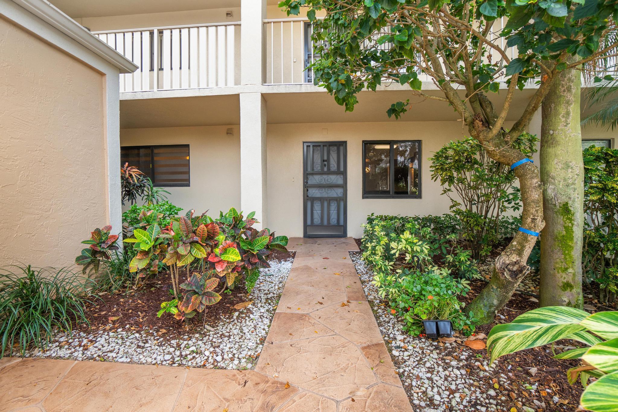 7240 Huntington Lane 105
