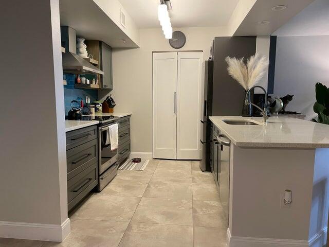 HYPOLUXOS MARINERS CAY CO - Residential Lease