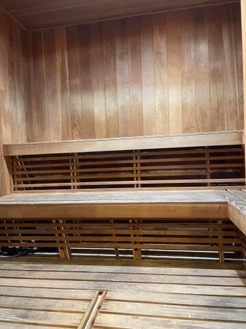 HYPOLUXOS MARINERS CAY CO - Residential Lease