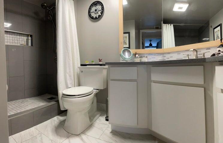 HYPOLUXOS MARINERS CAY CO - Residential Lease