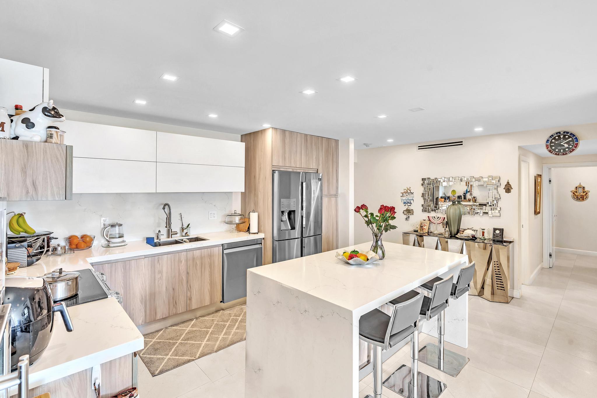 OCEANVIEW BUILDING A CONDO - Residential