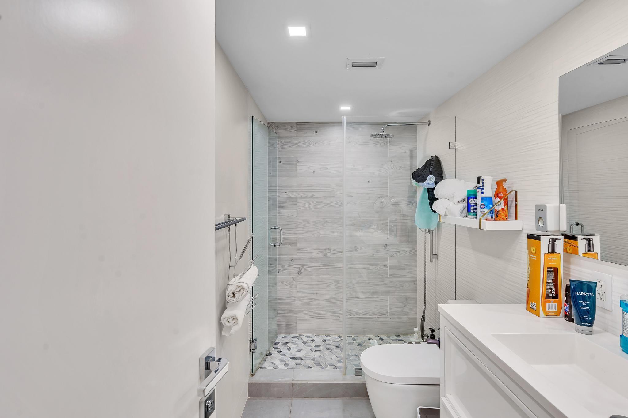 OCEANVIEW BUILDING A CONDO - Residential