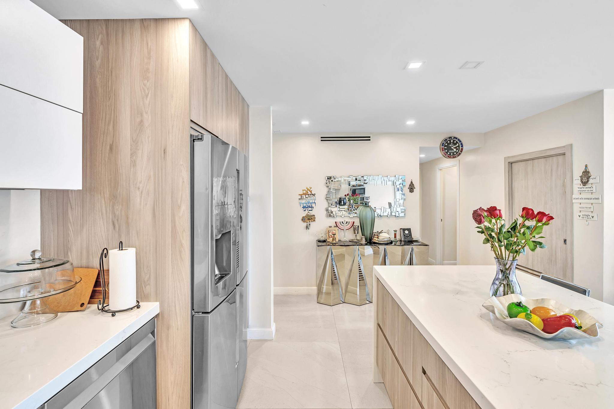 OCEANVIEW BUILDING A CONDO - Residential