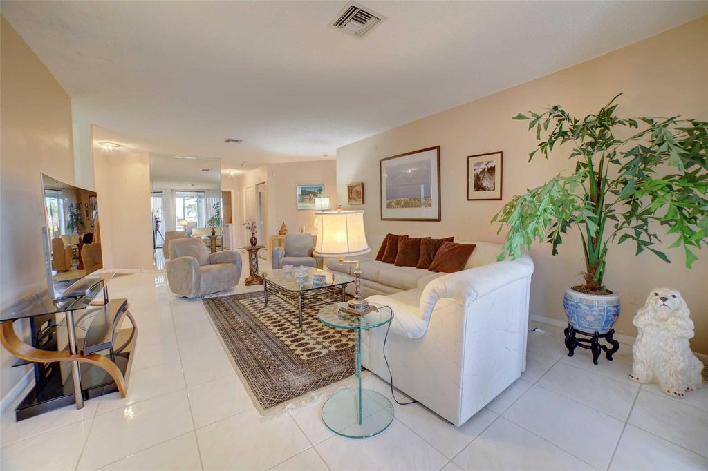 Photo of 5219 Europa Dr #G, Boynton Beach, FL 33437 (MLS # F10540465)