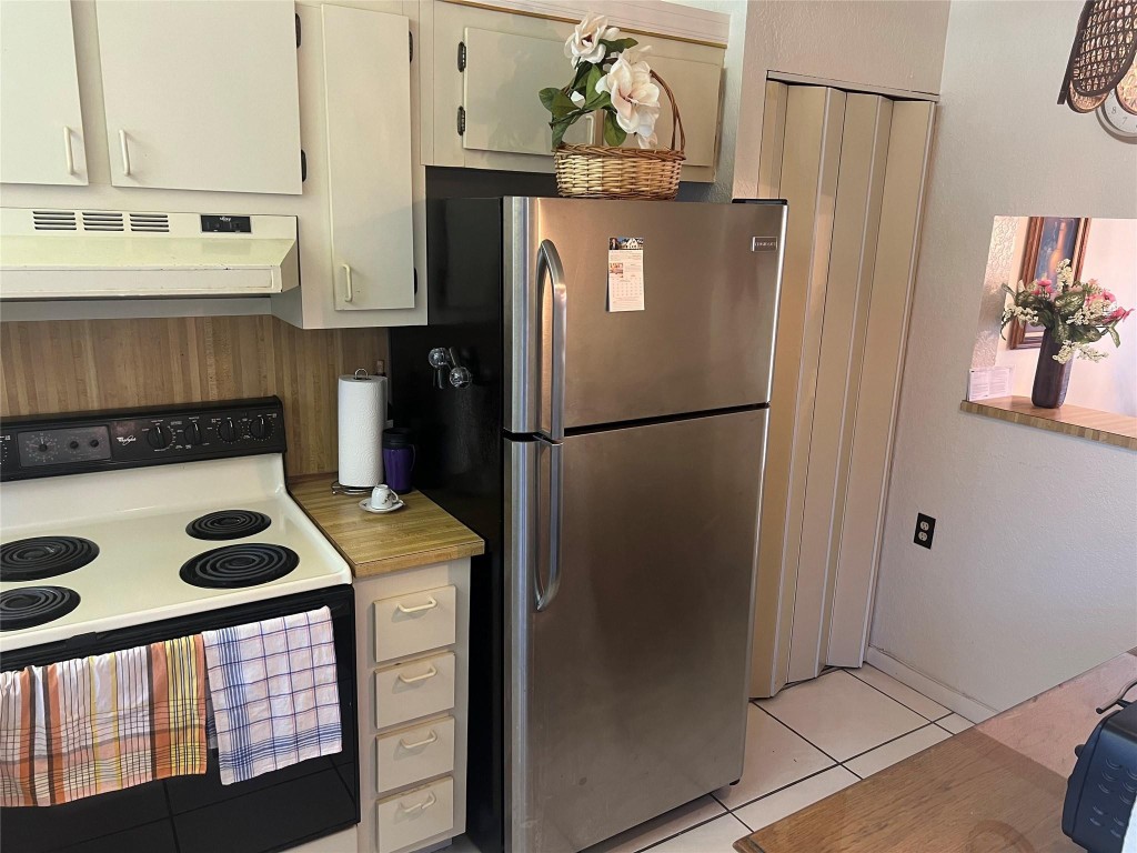 SUNRISE LAKES PHASE 4 - Residential