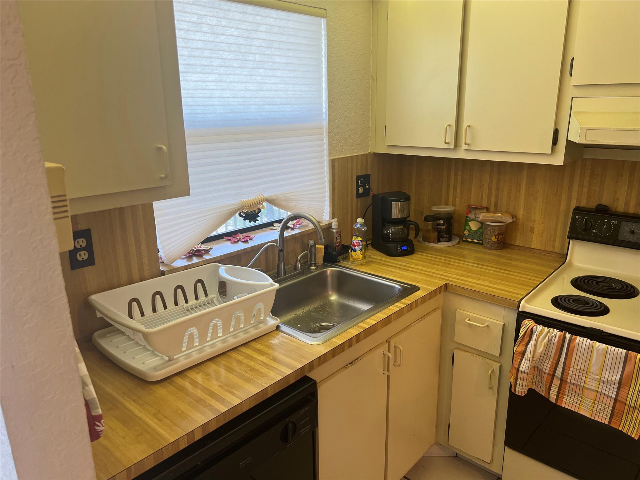 SUNRISE LAKES PHASE 4 - Residential