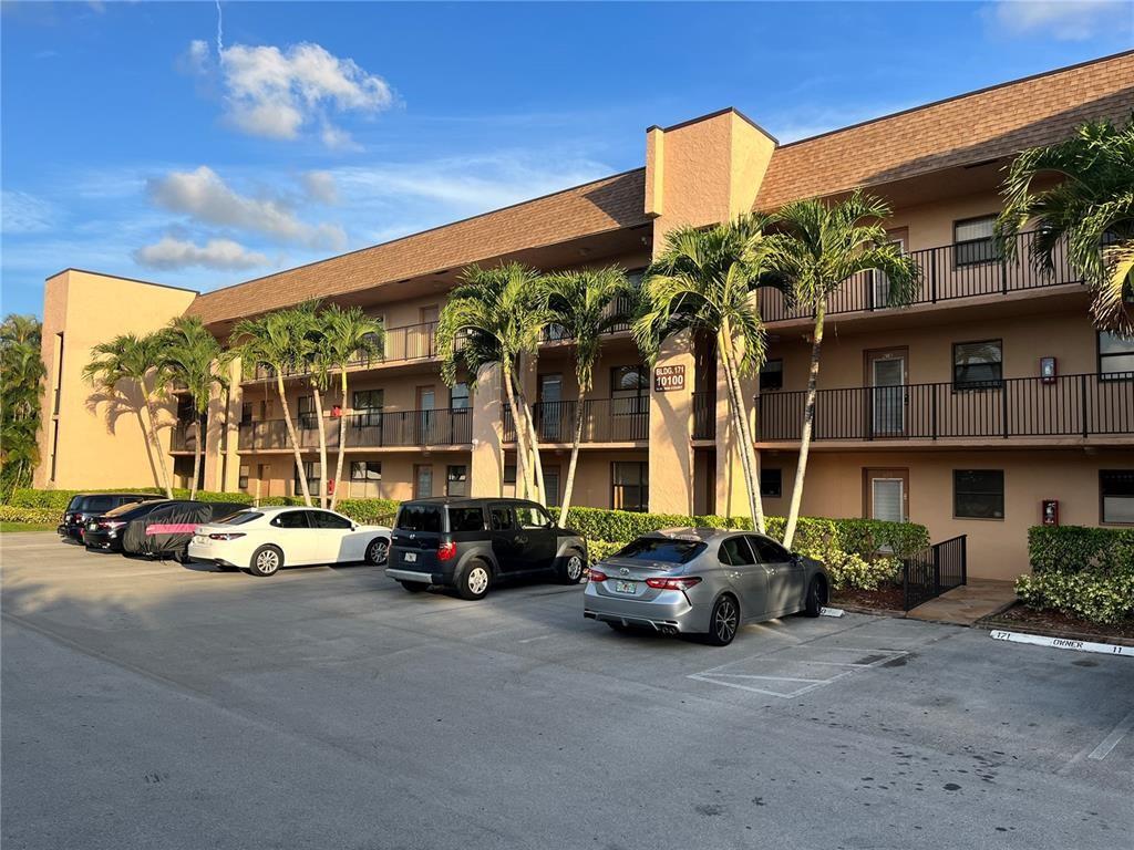 WOW!!! GORGEOUS 2 BEDROOM 2 BATHROOM CONDO (55+ COMMUNITY) ON THE 3RD FLOOR (BUILDING 171) IN SUNRISE LAKES (PHASE 4) WEST OF NOB HILL RD AND SUNRISE LAKES BLVD. OPEN FLOOR PLAN WITH DINING / LIVING AREA. CERAMIC TILES THROUGHOUT THE PROPERTY. NEWER A/C. ELEVATOR AVAILABLE TO THE 3RD FLOOR. FEATURES A BEAUTIFUL VIEW OF A LAKE & GOLF COURSE. WASHER & DRYER IN THE UNIT. 1 RESERVED PARKING SPOT. AMENITIES INCLUDE GOLF, TENNIS, GYM, THEATER, SWIMMING POOL, 15-20 MINUTES TO FORT LAUDERDALE INT'L AIRPORT AND WHITE SAND BEACH. 10 MINUTES TO WORLD FAMOUS SAWGRASS MILLS MALL FOR SHOPPING & UPSCALE RESTAURANTS. MOST OF THE FURNITURE INCLUDED IN THE SALE. OPTIONAL GOLF MEMBERSHIP AVAILABLE.