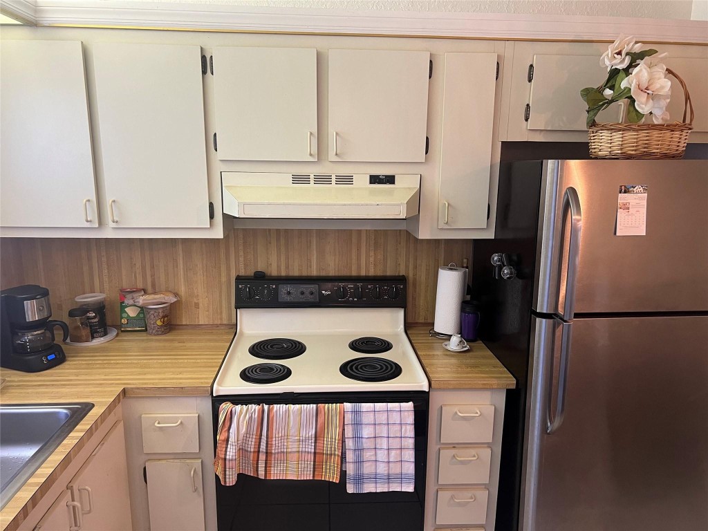 SUNRISE LAKES PHASE 4 - Residential