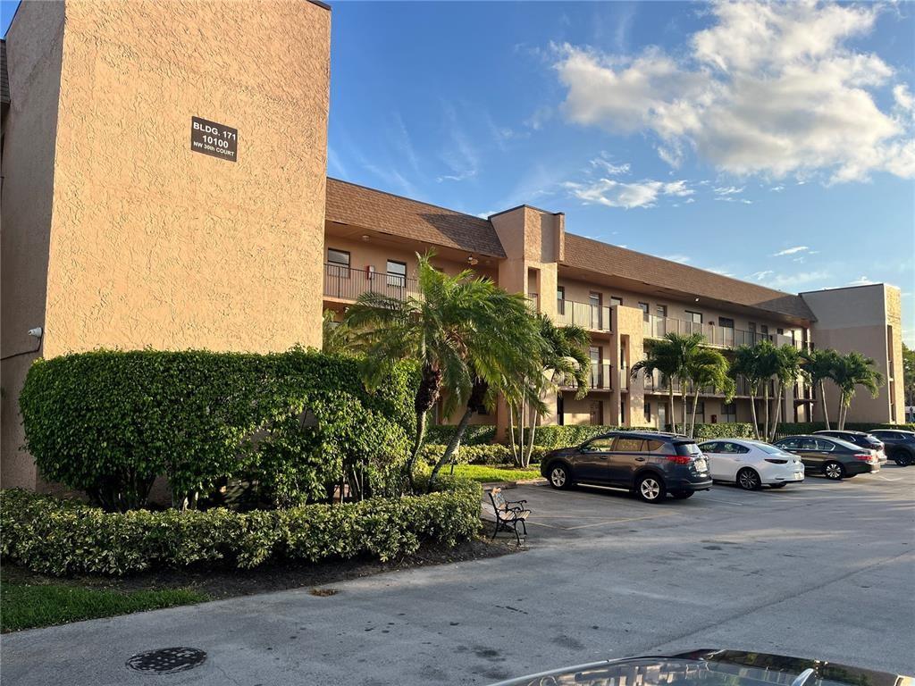 SUNRISE LAKES PHASE 4 - Residential
