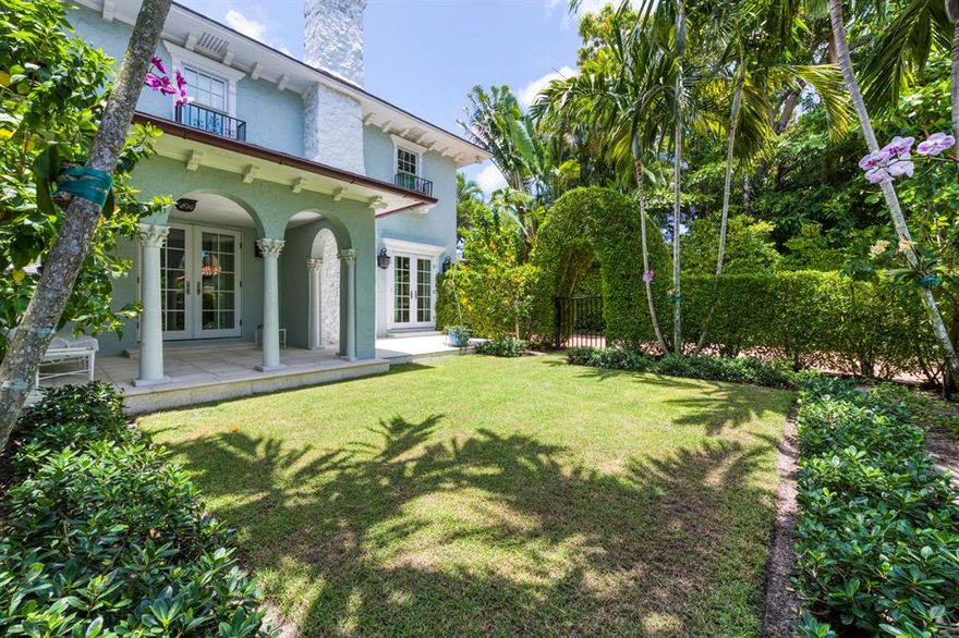 Fresh and completely renovated 3 bedroom/2.5 bath home plus charming guest cottage with full bath. This 2016 renovation was finished with a high-spirited decor overseen by designer Amanda Lindroth and features a recently installed chef's kitchen with Thermador ovens, gas cooktop and SubZero fridge. Gleaming Kohler baths, wide plank floors, a pecky cypress family room and an outdoor shower complete the picture. Walkable to nearby schools, Four Arts, the Palm Beach Recreation Center and Seaview Tennis. Or an easy stroll to the shops and restaurants on Worth Avenue and Royal Poinciana Way. Just one block to the ocean with deeded access via the Sea Streets Association private gate at Seaspray. 
(note: property is leased from December thru March- to be sold subject to the lease).