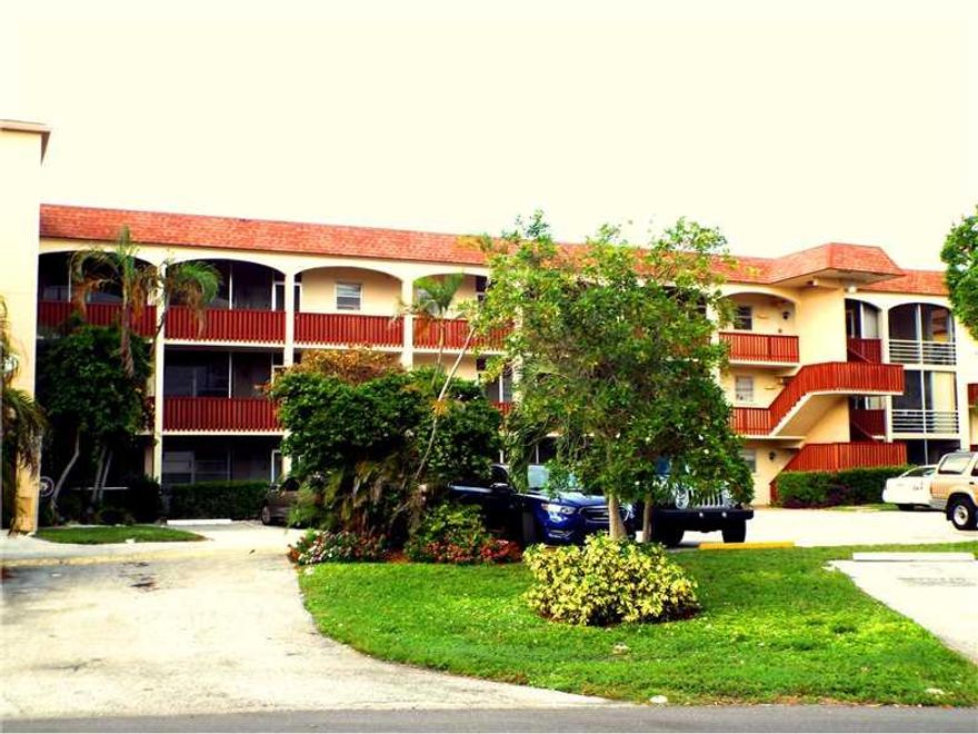 Centrally located in desirable Pompano Beach east side location with great access to Federal Hwy, Atlantic Blvd. and I 95. Top Floor location, in an elevator building. Great views, screened porch, Tandem Parking for 2 cars, plus guest parking available. N ew Copper Plumbing, Stylishly Remodeled- flooring, baths and Kitchen.  Heated Pool for all year round enjoyment.  Laundry Room on same floor