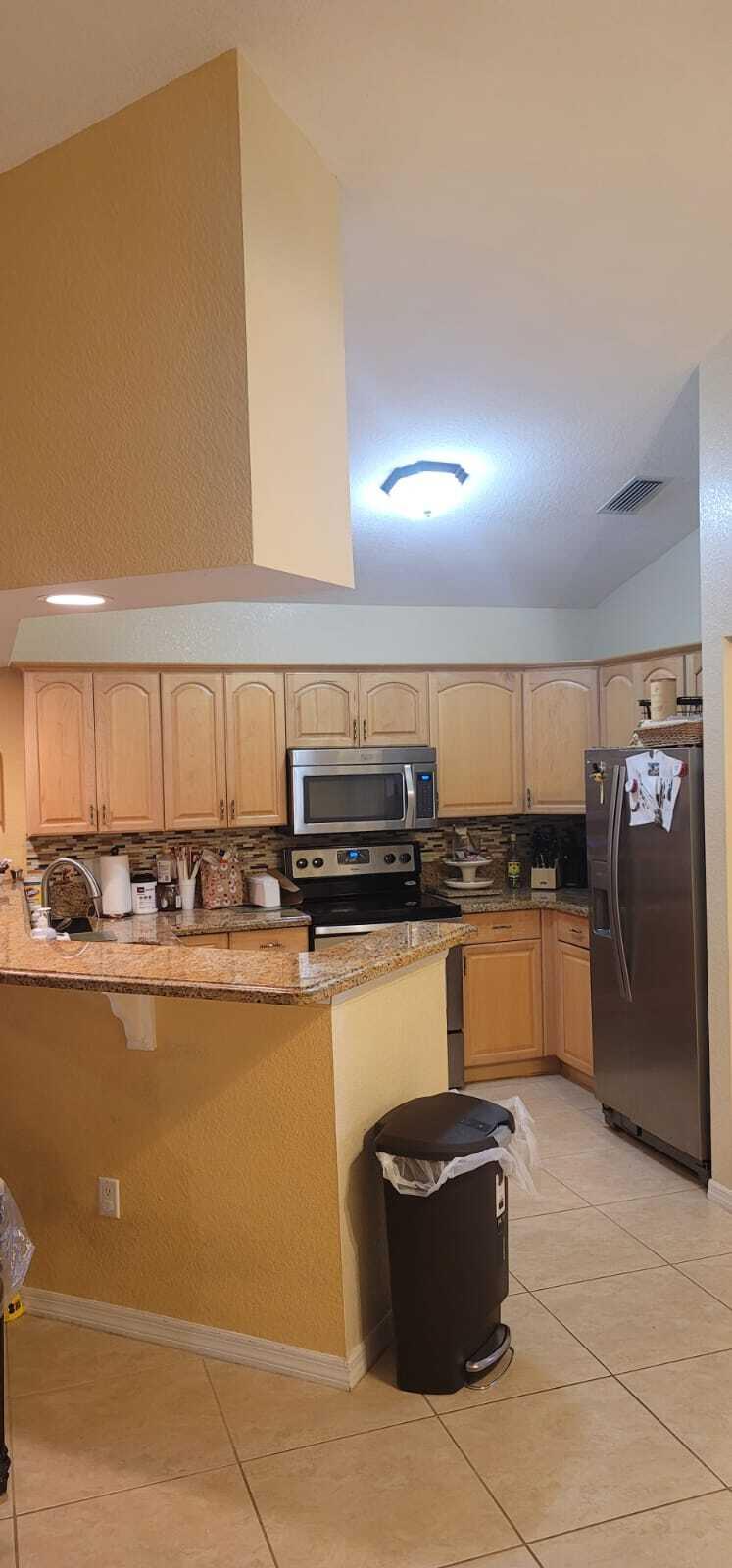 View photos, virtual tours, details... 211 NE 13th Avenue