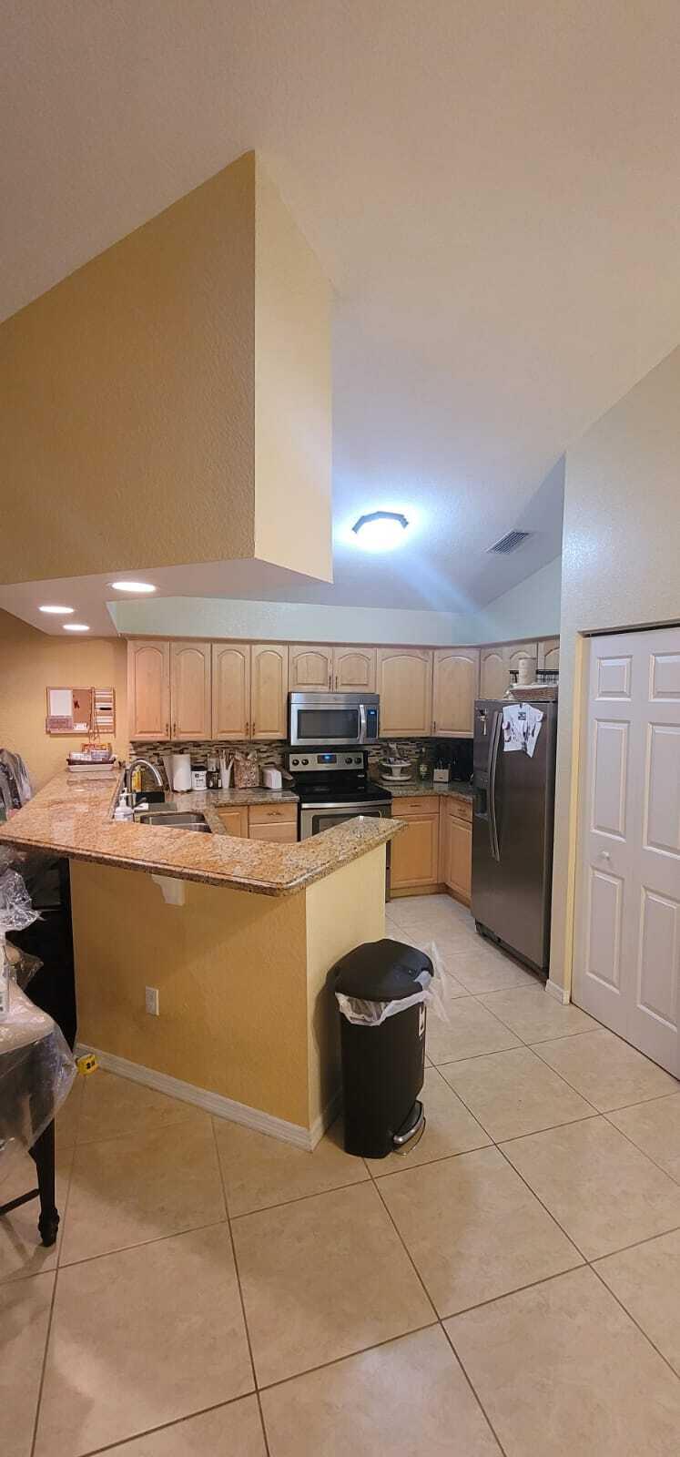 View photos, virtual tours, details... 211 NE 13th Avenue