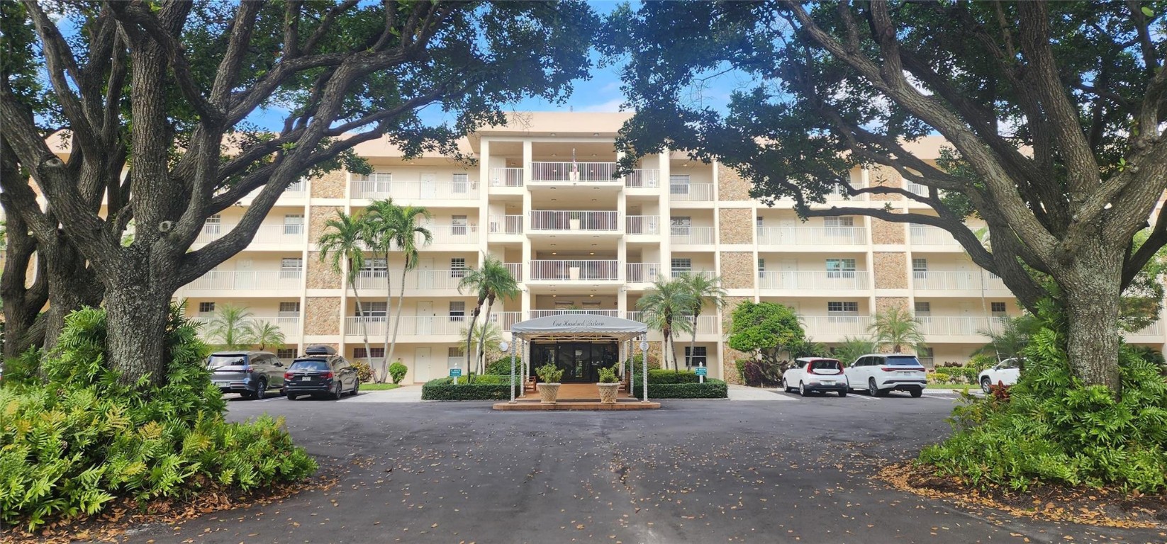 Palm-Aire Country Club - Residential