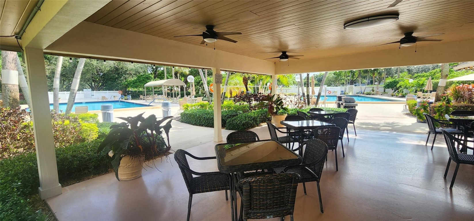 Palm-Aire Country Club - Residential