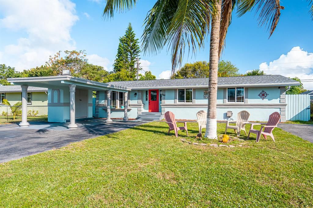 Photo of 3841 Mackinac Road Rd, Lake Worth Beach, FL 33462 (MLS # R10739314)