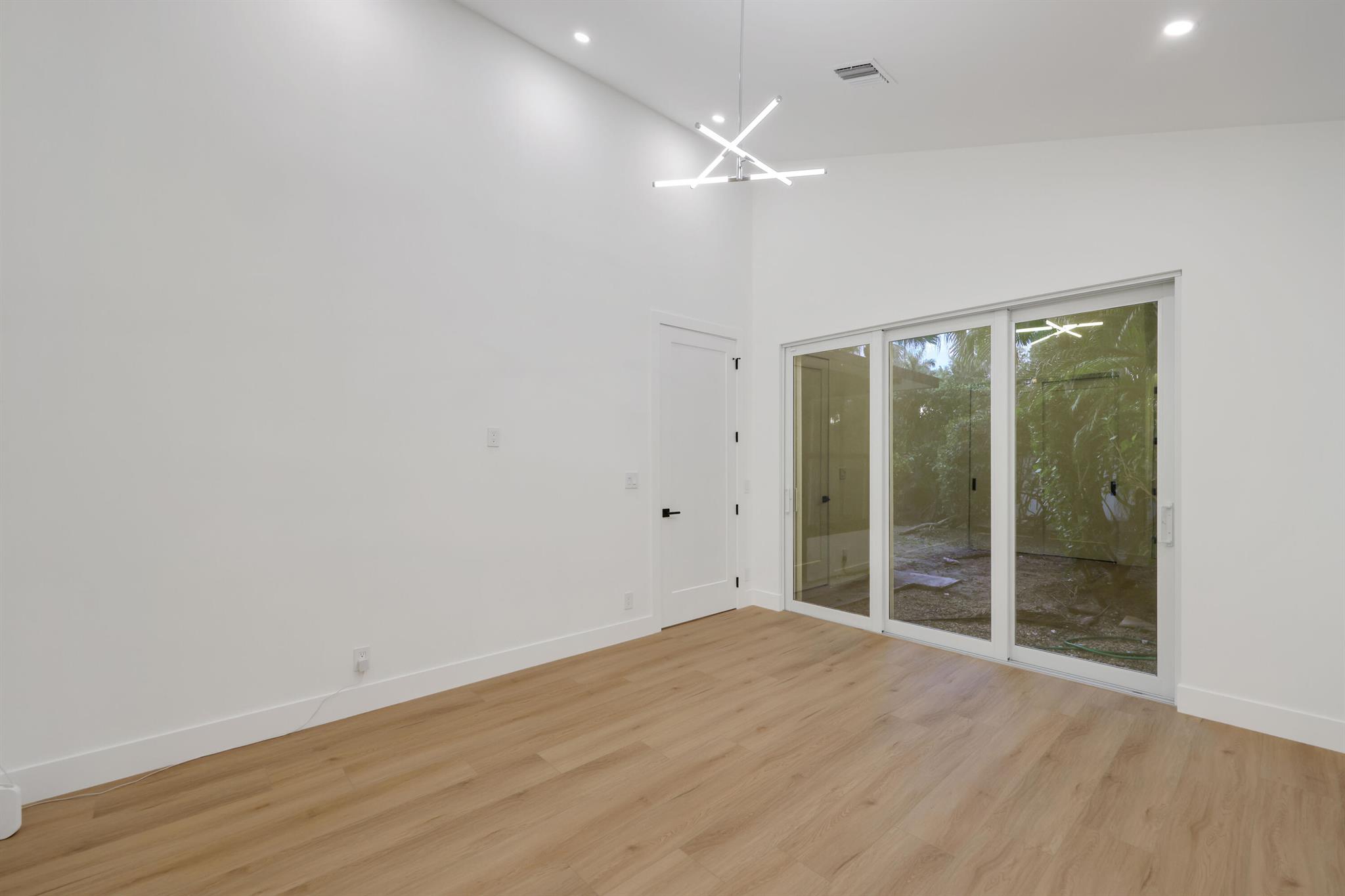 WHISPER TRACE PAR 8 ARVID - Residential Lease