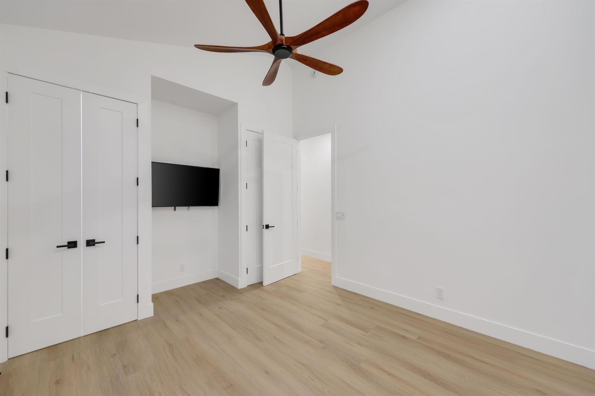 WHISPER TRACE PAR 8 ARVID - Residential Lease