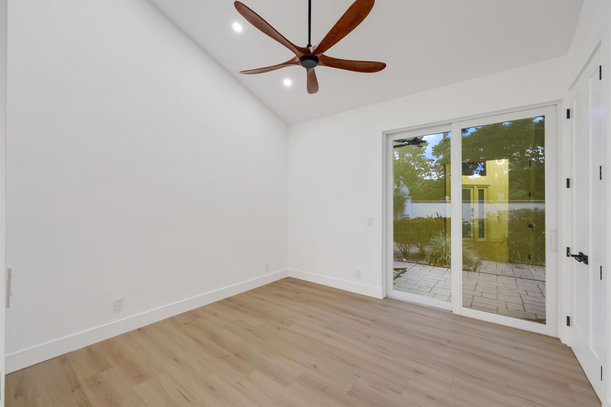 WHISPER TRACE PAR 8 ARVID - Residential Lease