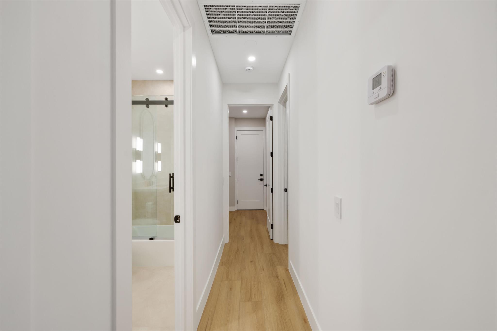 WHISPER TRACE PAR 8 ARVID - Residential Lease