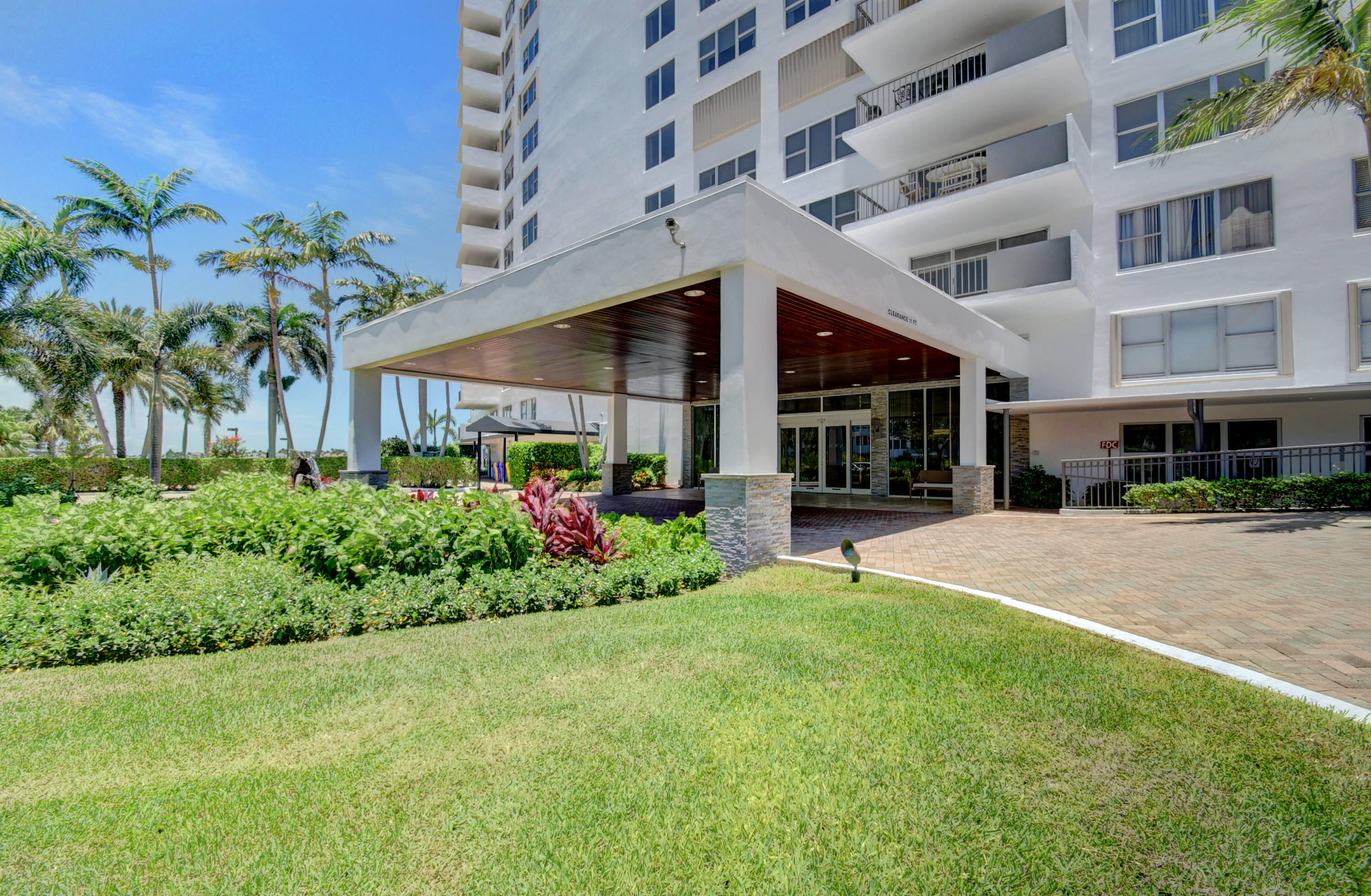 LAKE HOUSE SOUTH CONDO SPANISH RIVER LAND CO - Residential