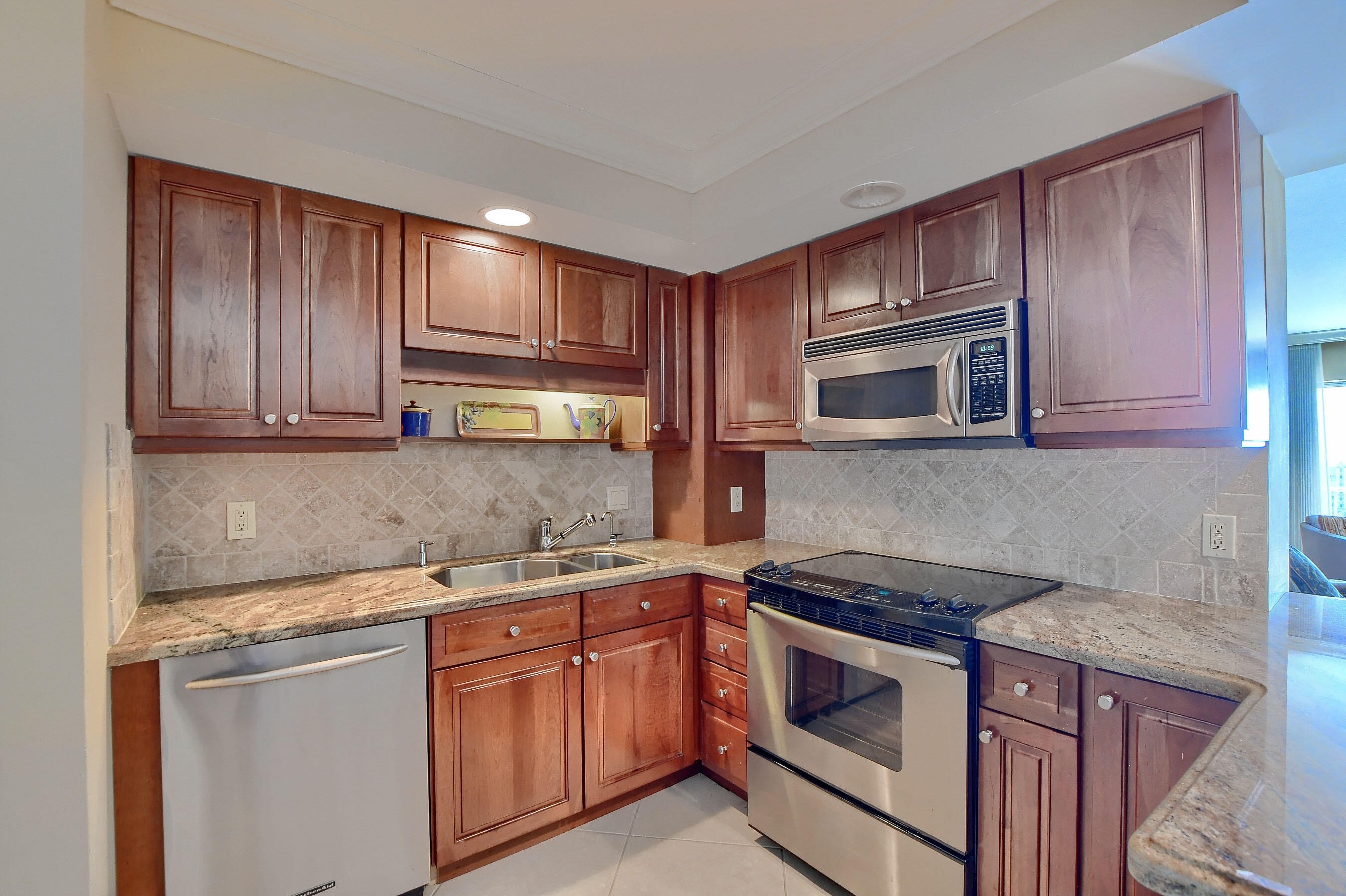 LAKE HOUSE SOUTH CONDO SPANISH RIVER LAND CO - Residential