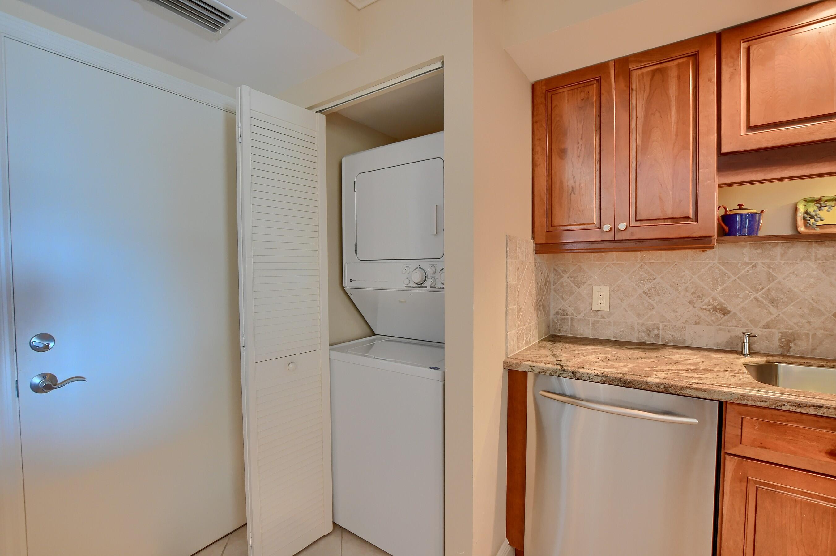 LAKE HOUSE SOUTH CONDO SPANISH RIVER LAND CO - Residential