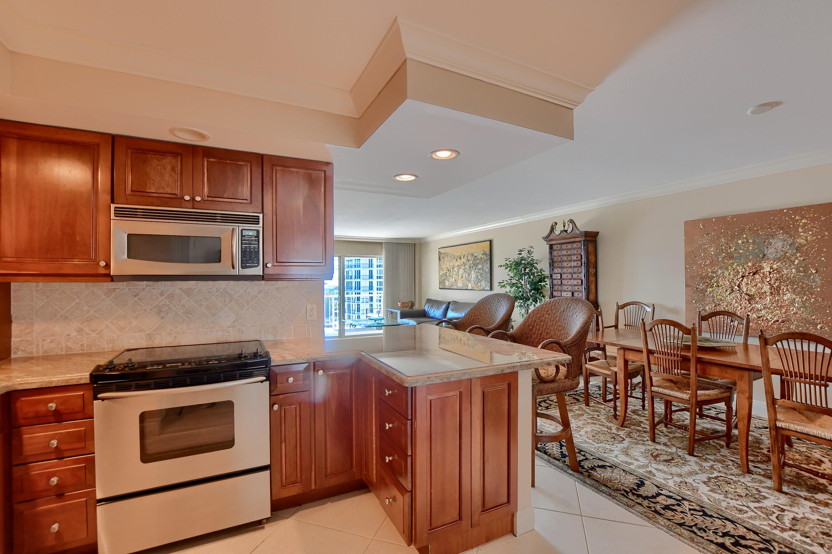 LAKE HOUSE SOUTH CONDO SPANISH RIVER LAND CO - Residential