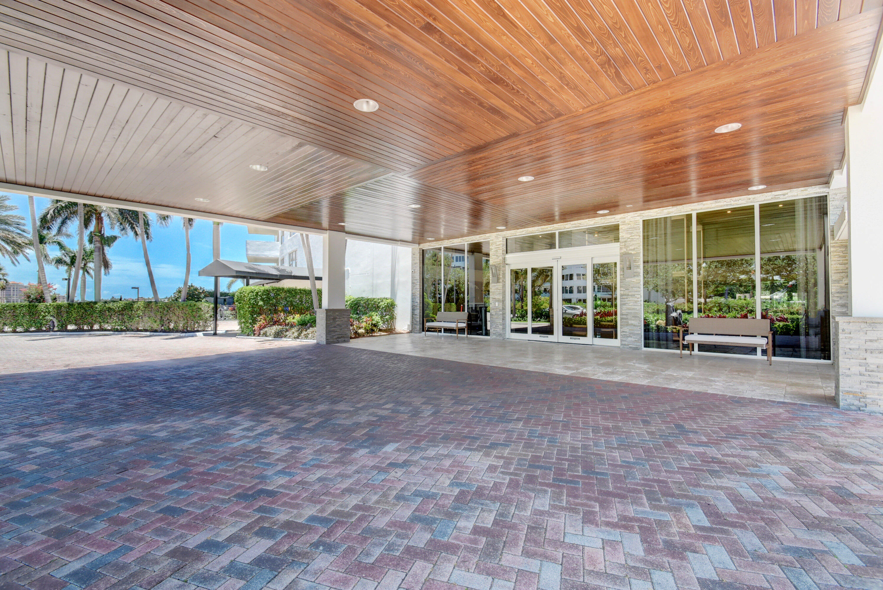 LAKE HOUSE SOUTH CONDO SPANISH RIVER LAND CO - Residential