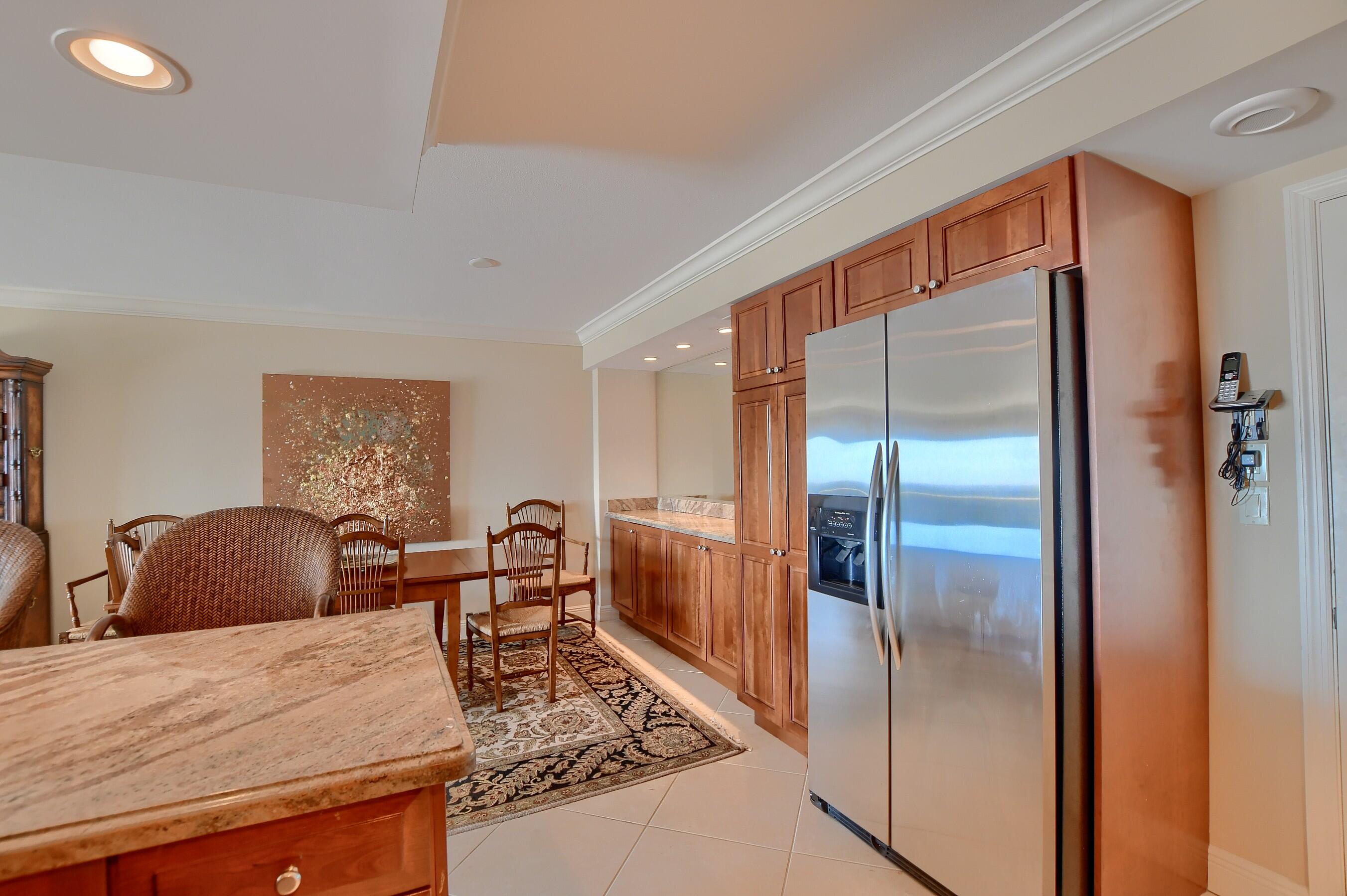 LAKE HOUSE SOUTH CONDO SPANISH RIVER LAND CO - Residential