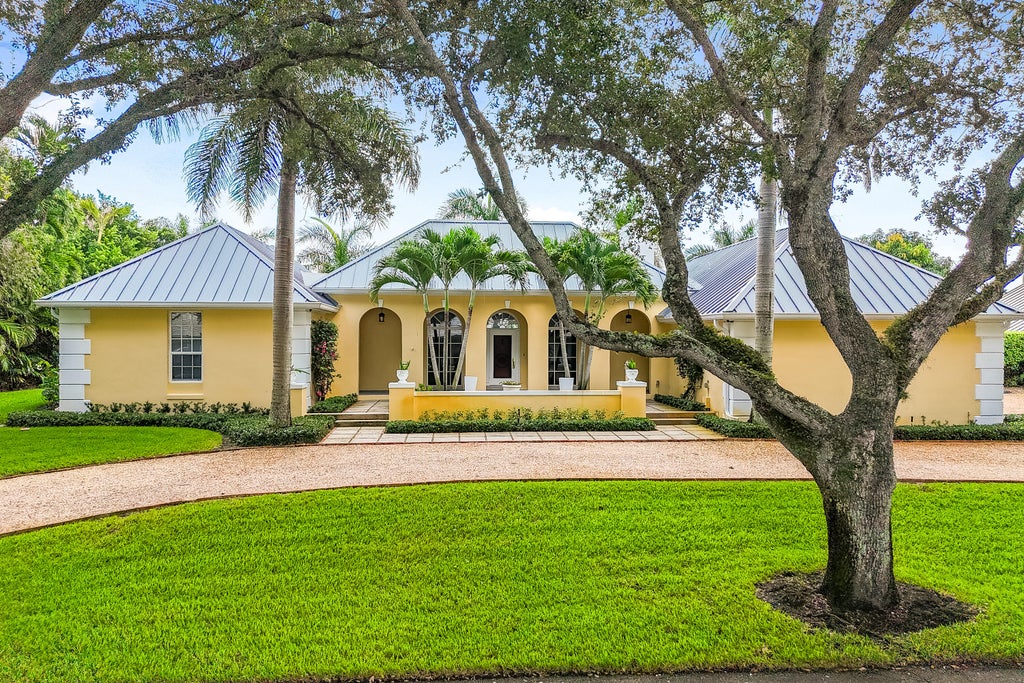 Photo of 18444 SE Heritage Drive, Tequesta, FL 33469 (MLS # B26074183)