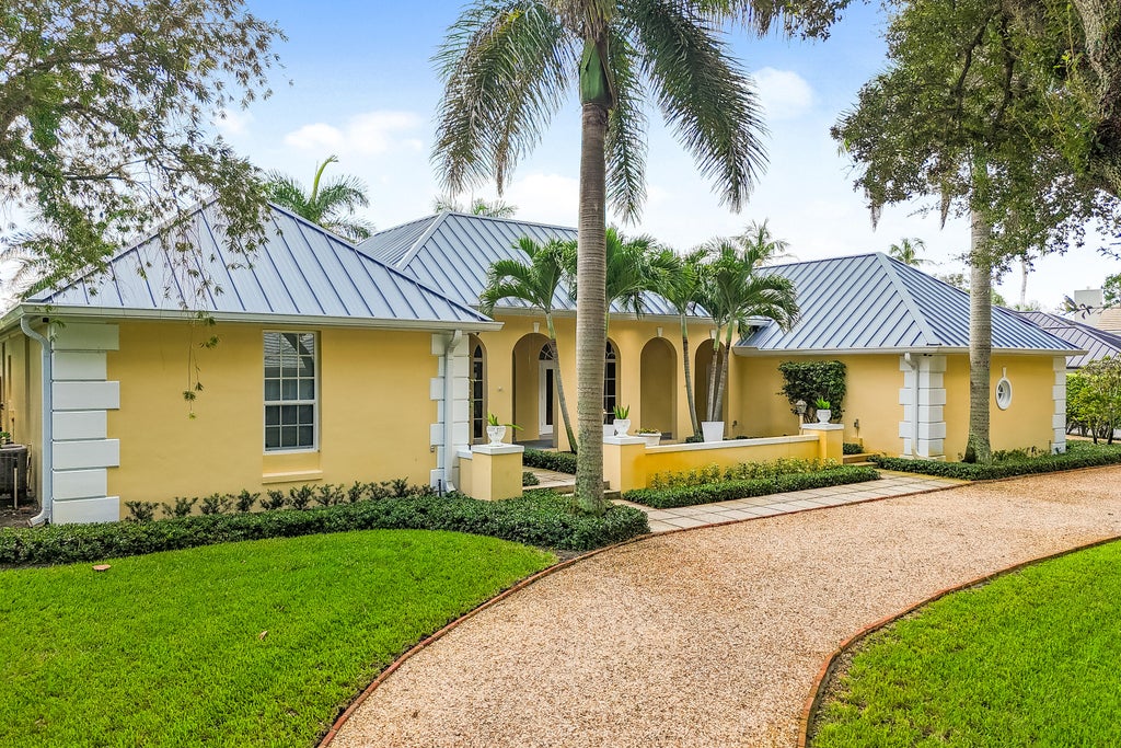 Photo of 18444 SE Heritage Drive, Tequesta, FL 33469 (MLS # B26074183)