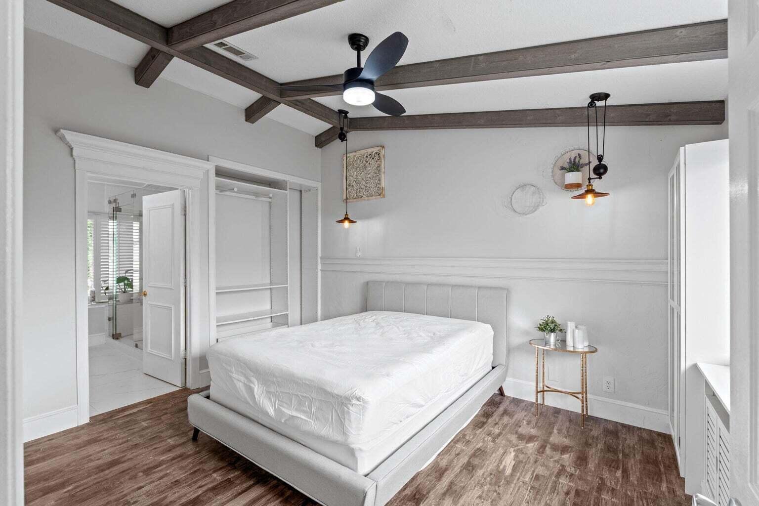 HUNTINGTON WOODS - Residential