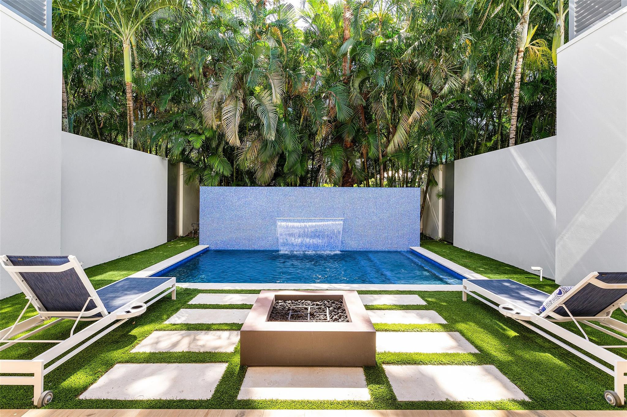 TEN TWENTY LANGER - Residential