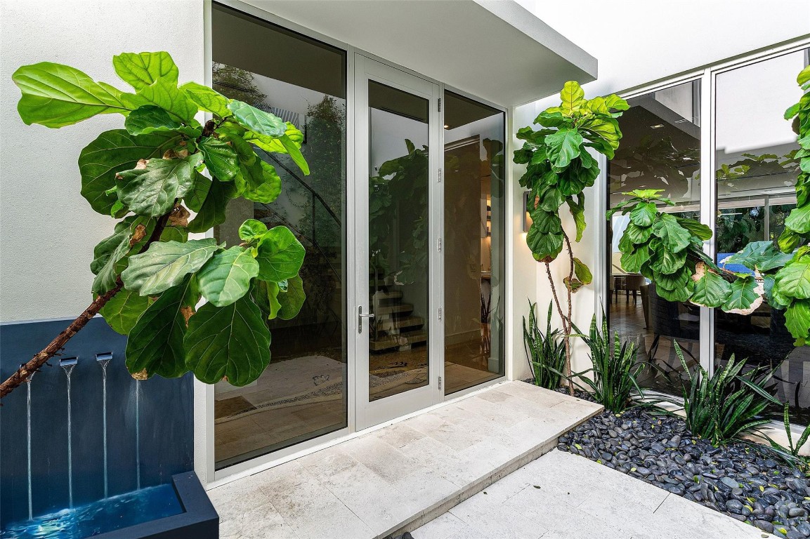 TEN TWENTY LANGER - Residential