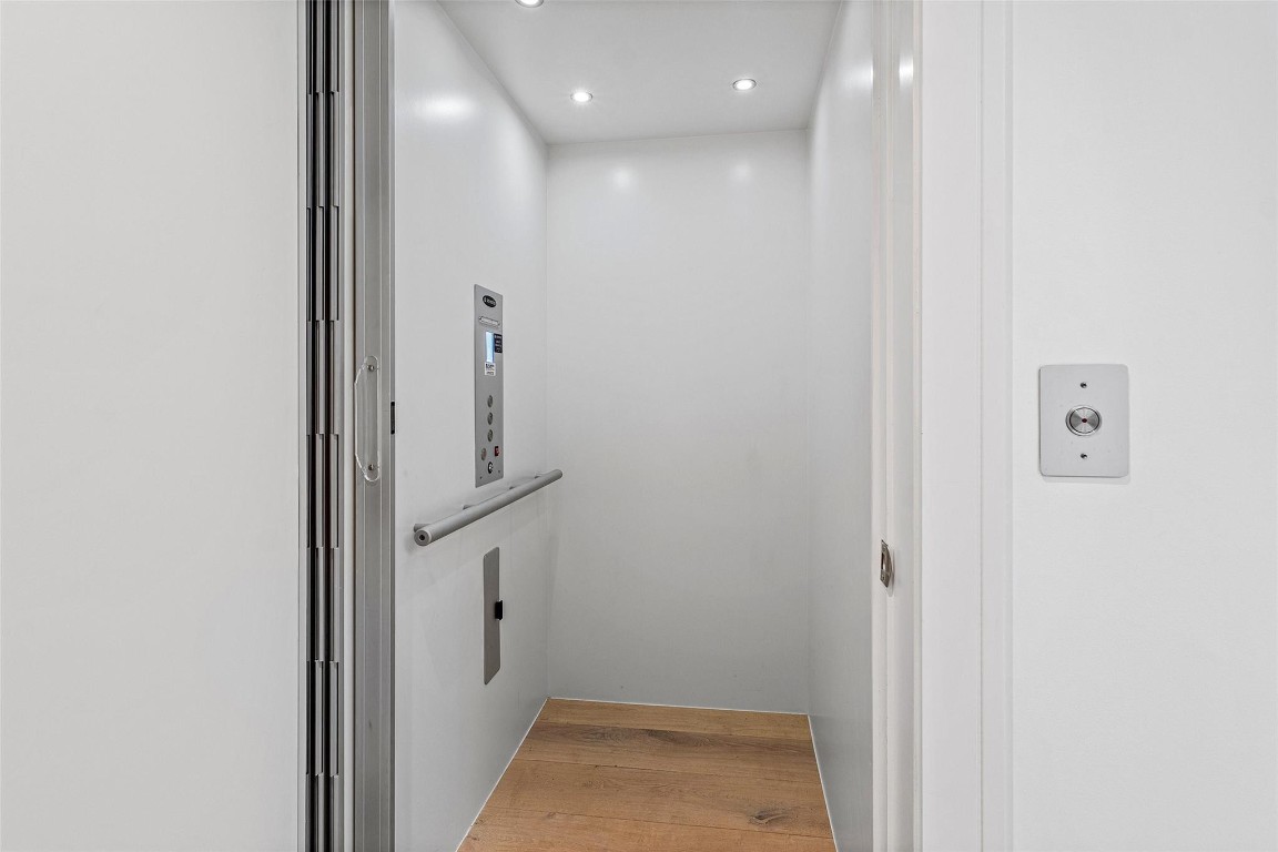 TEN TWENTY LANGER - Residential