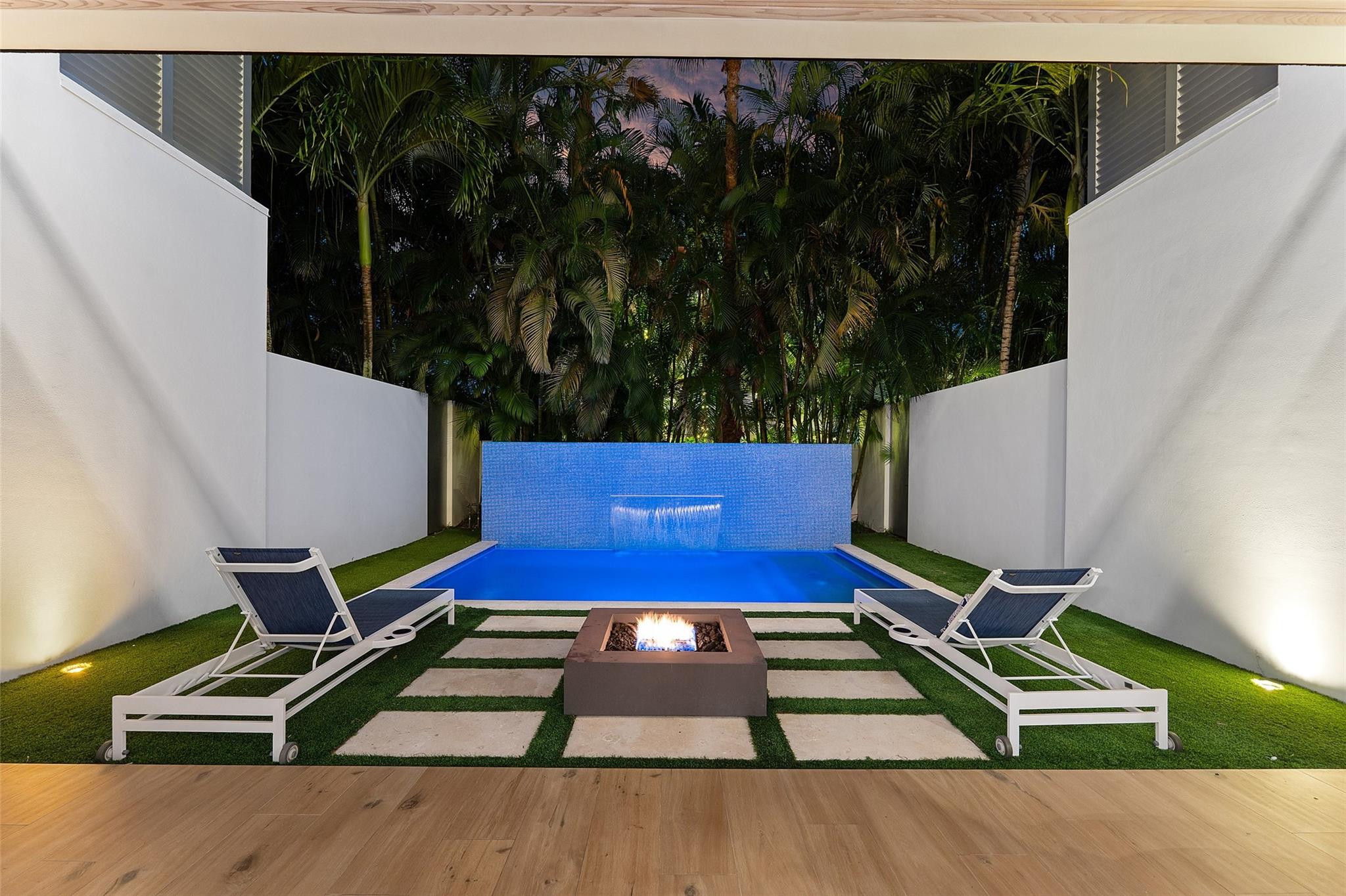 TEN TWENTY LANGER - Residential