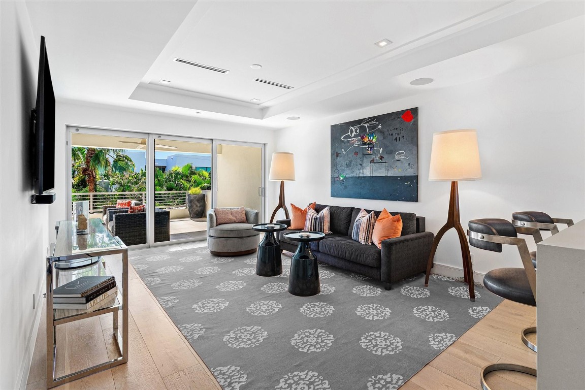 TEN TWENTY LANGER - Residential